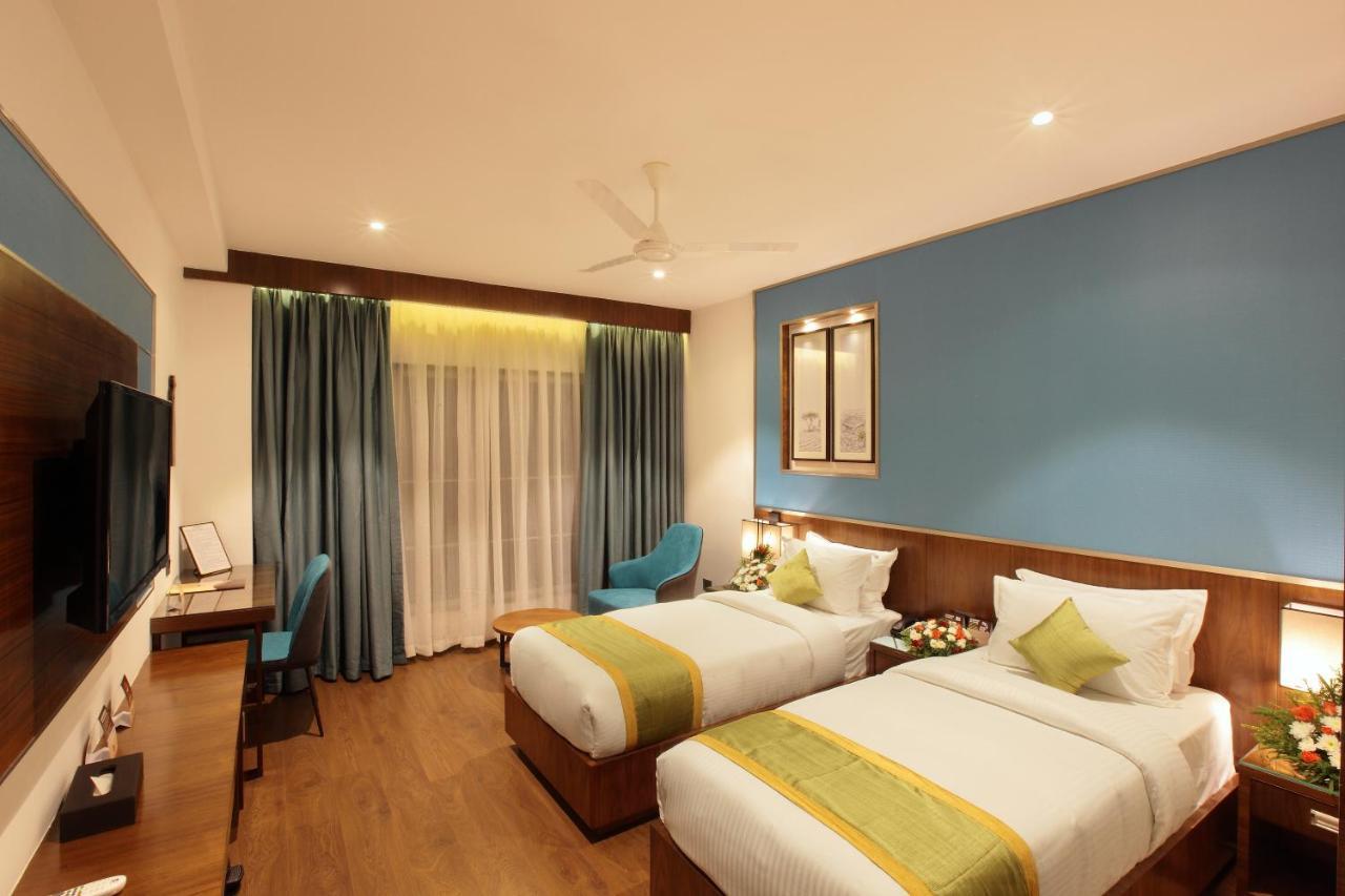 Hotel Ceasar Palace Thodupuzha Екстериор снимка