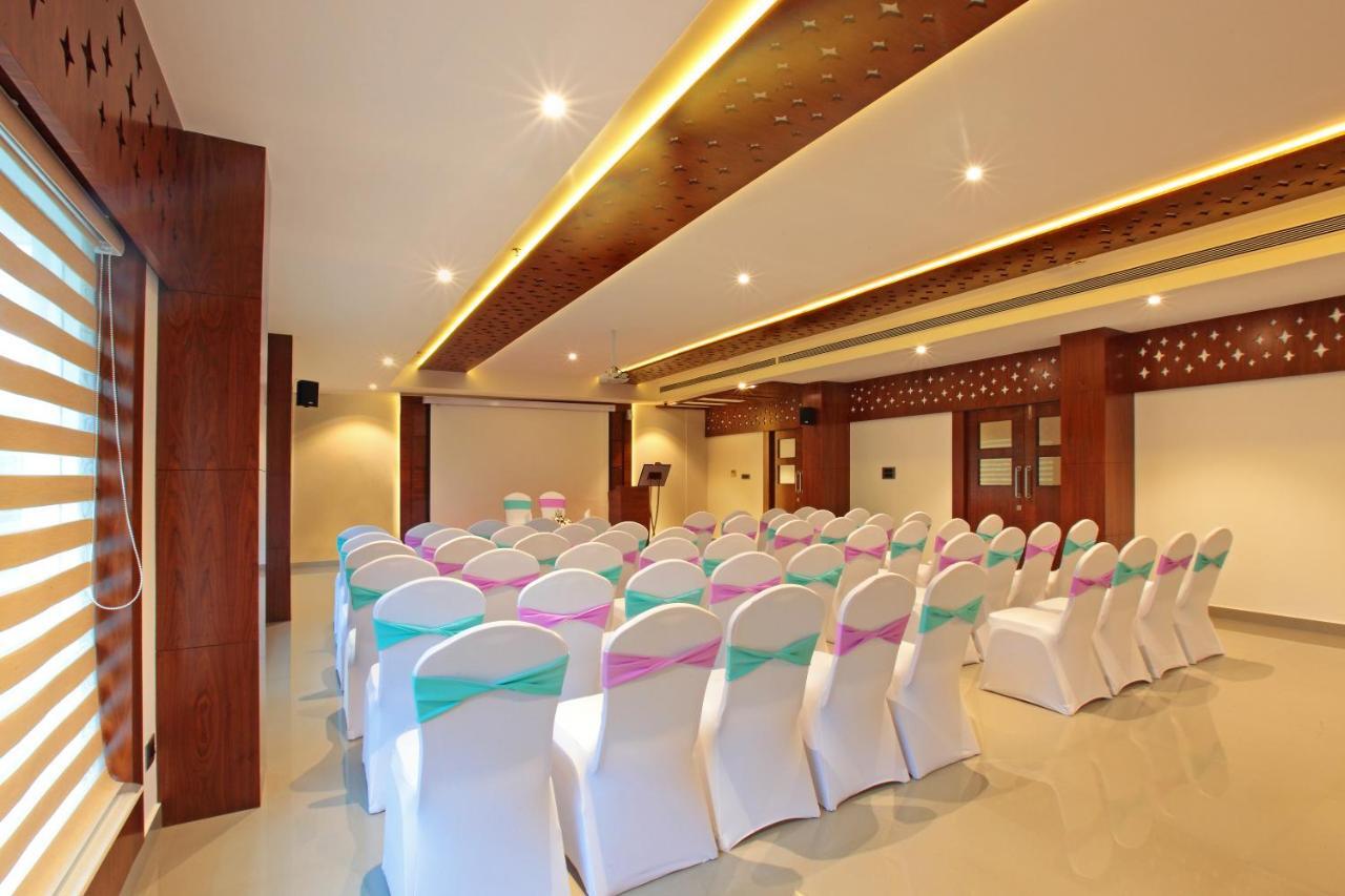 Hotel Ceasar Palace Thodupuzha Екстериор снимка