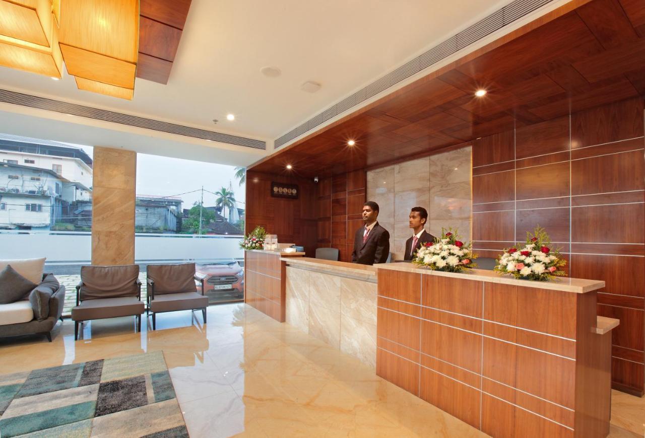 Hotel Ceasar Palace Thodupuzha Екстериор снимка