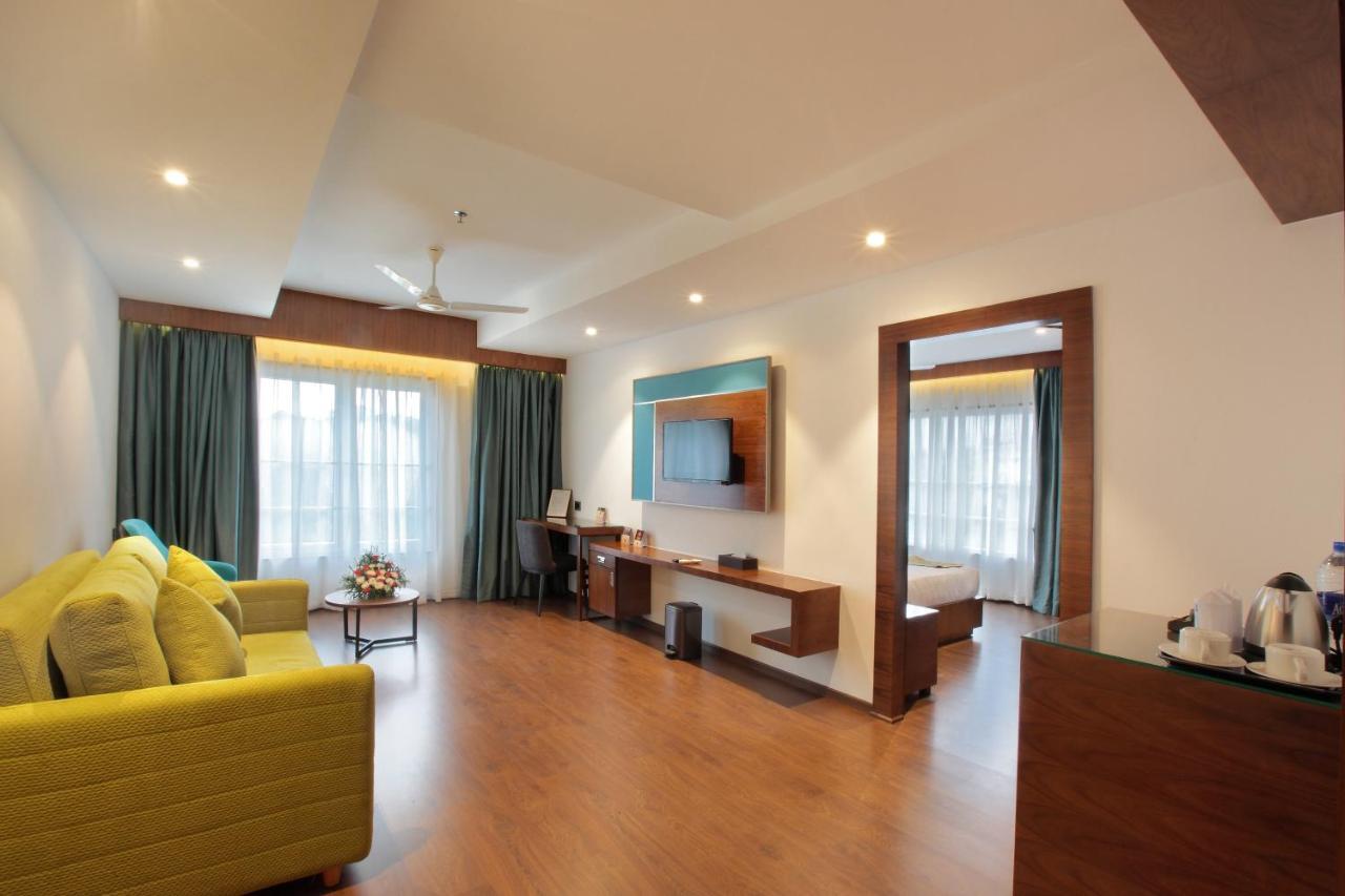 Hotel Ceasar Palace Thodupuzha Екстериор снимка